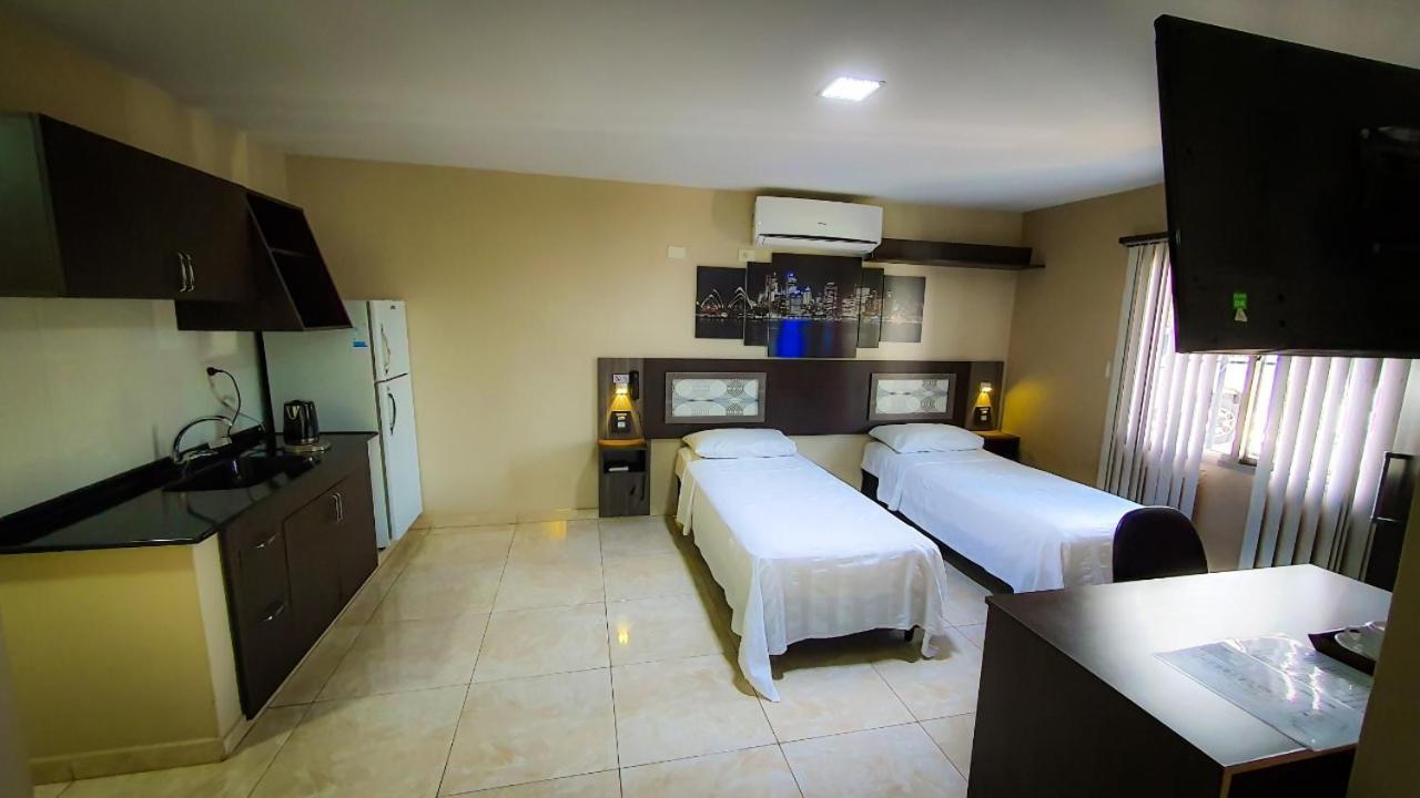 Austral Hotel Dos de Mayo Εξωτερικό φωτογραφία